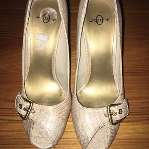Size 6: Joey O Brown heels👠